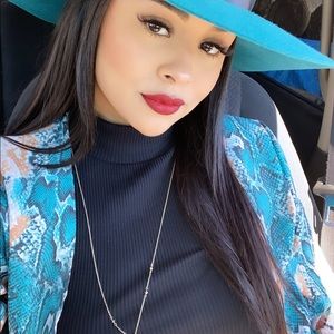 Meet your Posher, Ashley